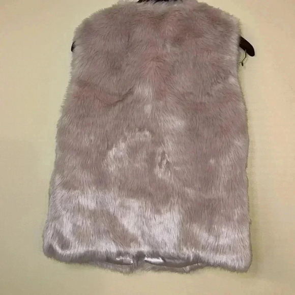 Forever 21Adorable, faux fur vest Size Small - Picture 2 of 6